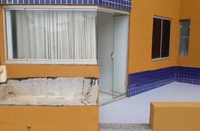 Alugo 1/4 em armação - próximo a praia - em armação