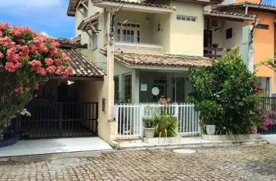 Vendo excelente casa com 4/4,todos com banheiro,em condomínio  em stella maris