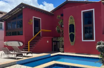 Excelente oportunidade de casa à venda,com 6 quartos,sendo 3 suítes,na praça principal de guarajuba – 100m da praia!