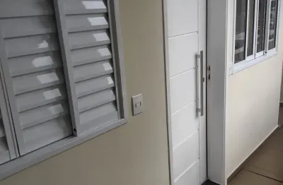 Casa/ sobrado para alugar com 2 cômodos com 1 quartos, 1 cozinha, 1 banheiro e 1 lavanderia (imovel individual) ( preferencialmente casal ou moças sem filhos e não aceitamos pet )