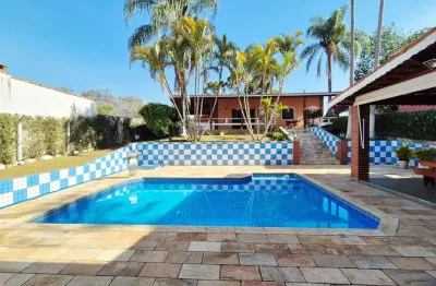 Chácara formada em condomínio com salão e piscina, cidade de atibaia