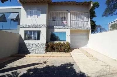 Sobrado com 4 dormitórios para alugar, 300 m² por R$ 9.410,00/mês - Santa Rosa - Londrina/PR