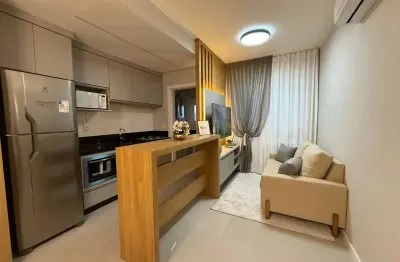 Apartamento de 01 dormitório mobiliado e decorado, no centro, próximo ao mar