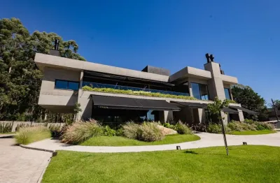 Casa em condomínio fechado com 3 quartos à venda na rua garibaldi, 31001, laken, gramado por r$ 4.880.000