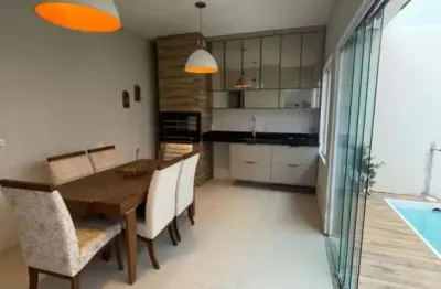 Sobrado amplo, 3 dormitórios, suíte, duas vagas e linda piscina!