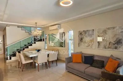 Casa (térrea em condominio) 3 dormitórios/suite, cozinha planejada, portaria 24 horas, em condomínio fechado