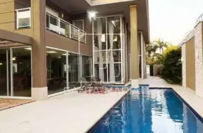 Casa (sobrado em condominio) 4 dormitórios/suite, cozinha planejada, portaria 24hs, em condomínio fechado