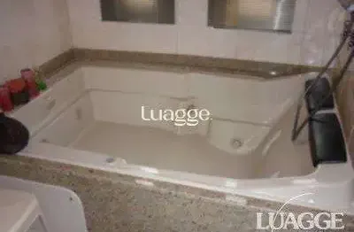 Casa com 4 dormitórios, sendo uma suíte , e 530 area privativa