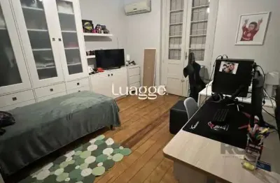 Casa em alvenaria, próxima à 24 de outubro, com a seguinte composição