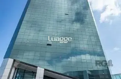 Ferece 42m² de área privativa com vista para o jockey club e pontal shopping.