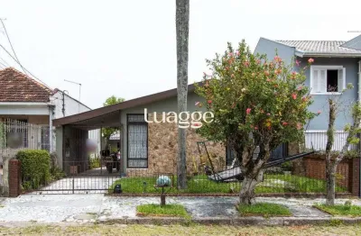 Casa térrea, 3 quartos, 2 banheiros, com pátio no bairro cavalhada