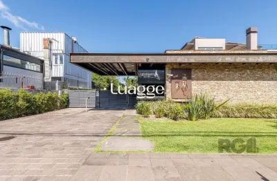 Casa em condomínio fechado beira de rio, de frente para o clube dos jangadeiros.