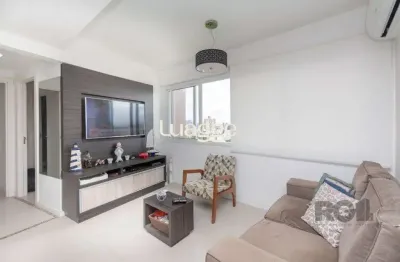 Apartamento andar alto que possui 2 dormitórios, sendo 1 súite, living para 2 ambientes, cozinha mobiliada, banheiro auxiliar