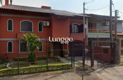 Casa de 04 dormitórios sendo 02 suíte com 03 pavimentos e 03 vagas de garagem.
