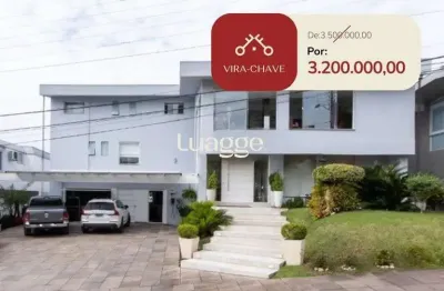 Casa em condominio . com 6 suites, sendo 3 suítes master com closet e hidro.