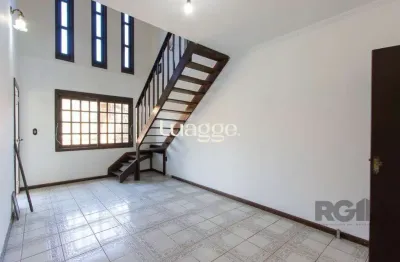 Casa com 4 quartos para alugar na Rua Oiampi, 189, Guarujá, Porto Alegre