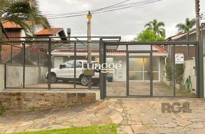 Casa com sobrado reformado, de dois pisos, com 3 dormitorios sendo duas suítes
