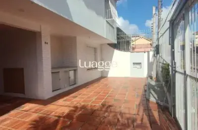 Excelente casa com 03 suítes + apto nos fundos com 01 dor. garagem 3 carros
