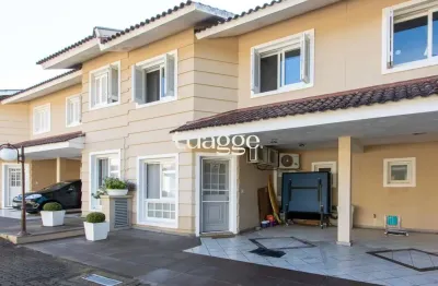 Casa em condomínio, com 3 quartos, com suíte, 2 vagas cobertas, churrasqueira, no bairro nonoai.