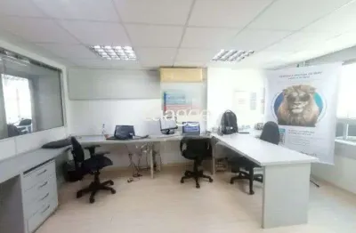 Andar inteiro e mobiliado com 300m² de área privativa - piso porcelanato/laminado - 5 banheiros