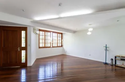 Ótima casa 4 dormitórios com suíte em condomínio fechado
