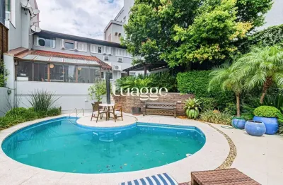 Casa de alto padrão: 3 quartos, suíte com closet, piscina e espaço gourmet completo