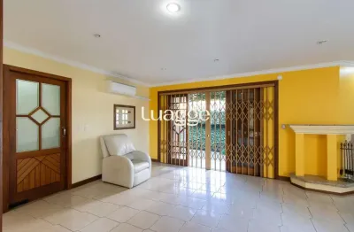 Casa com 3 quartos para alugar na Rua Amapá, 1071, Vila Nova, Porto Alegre