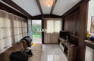 Terreno medindo 11 x 39,66 com 2 casas de alvenaria