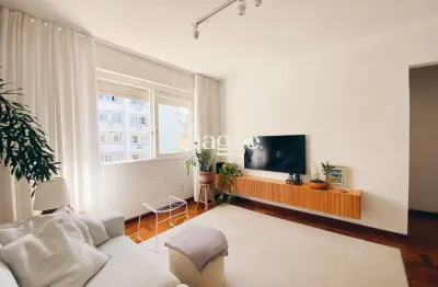 Apartamento reformado de 75 m² ao lado da praça da encol