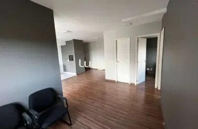 Apartamento de 3 dormitórios transformado em 2, 1 suíte e living com churrasqueira.