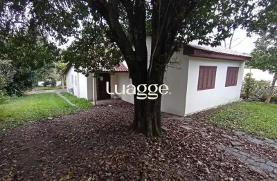 Sossego e natureza em porto alegre: 3 quartos, piscina e quase 2000m² de área