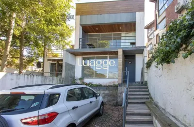Ampla casa com vista para o guaíba e área de lazer completa!
