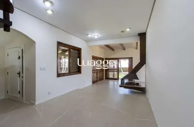 Casa com 2 dormitórios 3 banheiros. lareira e churrasqueira, e com arquitetura moderna.