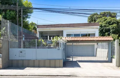 Casa de alvenaria, 4 dormitórios, 2 suítes, bairro cristal.