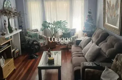 Casa de condomínio, de 3 dormitórios, 1 suíte e 2 vagas de garagem.