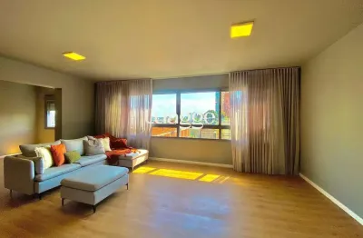 Apartamento para alugar em Petrópolis com 2 quartos, 2 vagas e ótima localização