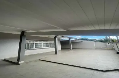 Casa espaçosa com piscina proxima ao edmundo zanoni