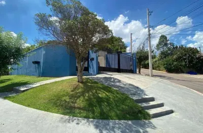 Casa térrea em atibaia com 3 suítes - lazer com piscina e pomar