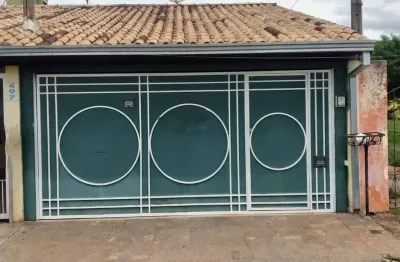 Casa aconchegante com área gourmet e suíte com closet- atibaia