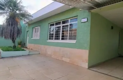 Alugue casa com 3 dormitórios no centro, próxima à santa casa