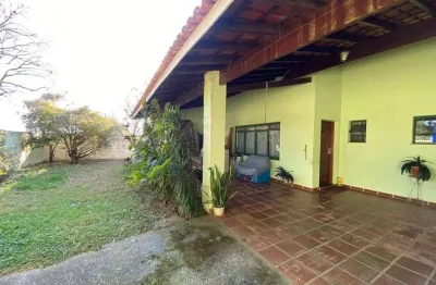 Casa térrea em localização excepcional em atibaia - vila petropolis