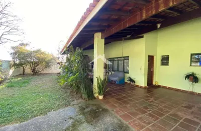 Casa térrea em localização excepcional em atibaia - vila petropolis