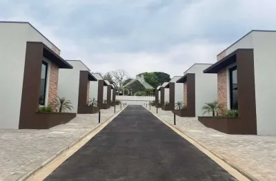 Casas térreas em condomínio fechado, isoladas, vista para a pedra grande, entre a vila giglio e vila petropolis.