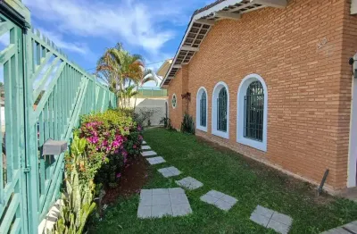 Lindo imóvel em localização privilegiada com piscina e edícula