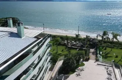 Cobertura com 3 quartos, 3 suítes, escritório, mobiliada,  à venda,com 328 m² pé na areia na cachoeira do bom jesus - florianópolis/sc