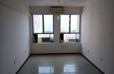 Sala comercial à venda com metragem de 26m² – recém reformada localizada no centro de florianópolis