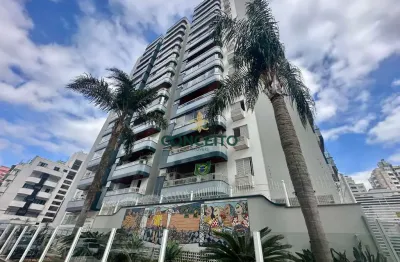 Apartamento com 135m² de 3 dormitórios com 1 suíte, dependência de empregada com banheiro e 1 vaga de garagem