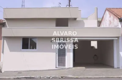Casa térrea no centro da cidade de itu com 2 dormitórios, totalmente reformado, acabamento muito bom.