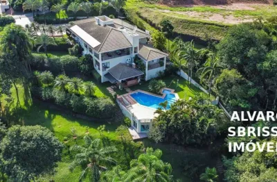 Casa magnífica com vista para longo pôr do sol e para o campo de golfe do condomínio terras de são josé em itu sp ladeada de verde e isolada. 6 dormit
