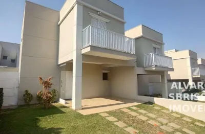 Sobrado com três dormitórios sendo uma suíte, a dois minutos do shopping e do pão de açúcar e a 5 do centro da cidade